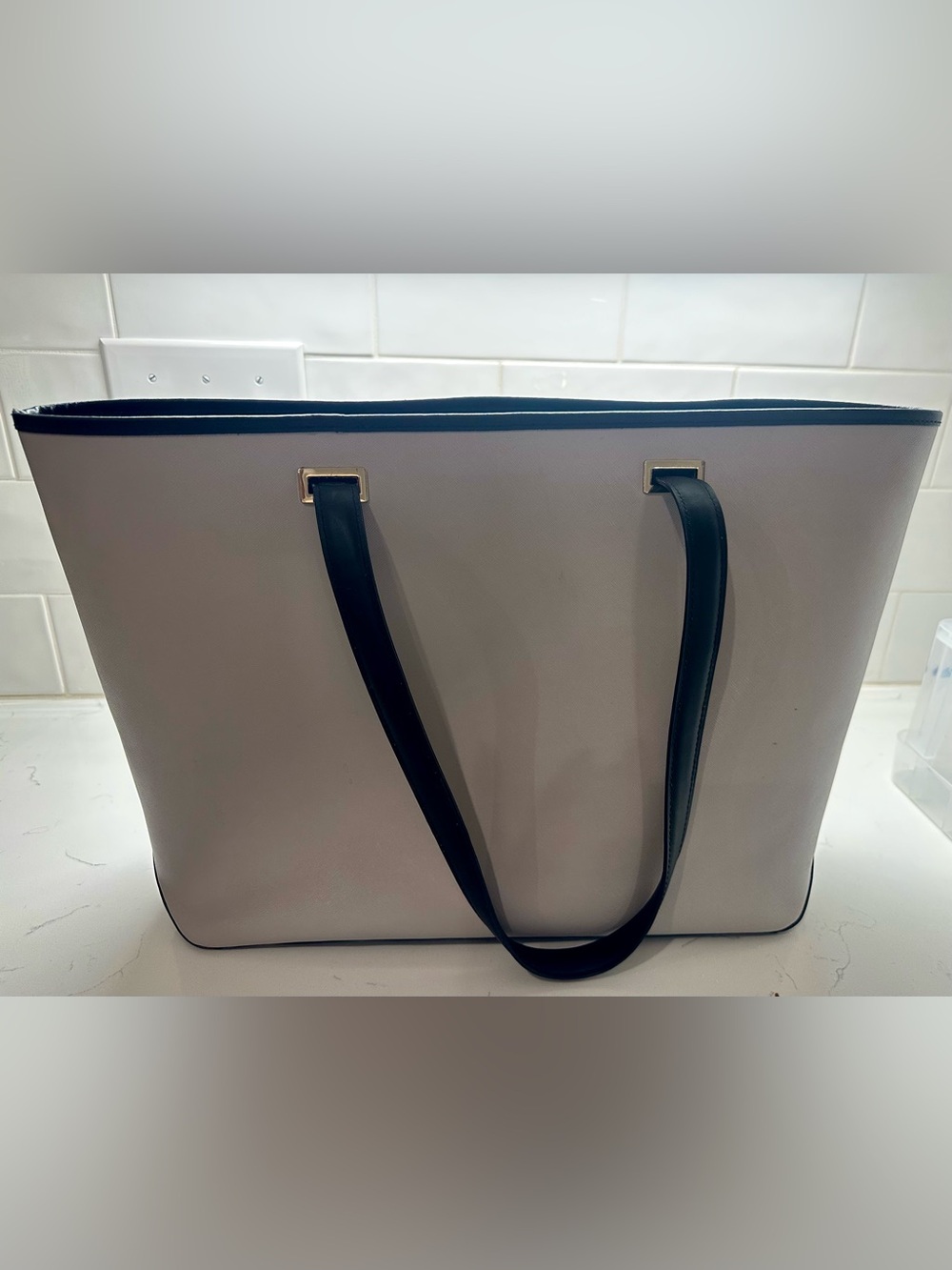 Lo & Sons The Seville Tote - Saffiano Leather - Light Grey / Gold / Grey
15"